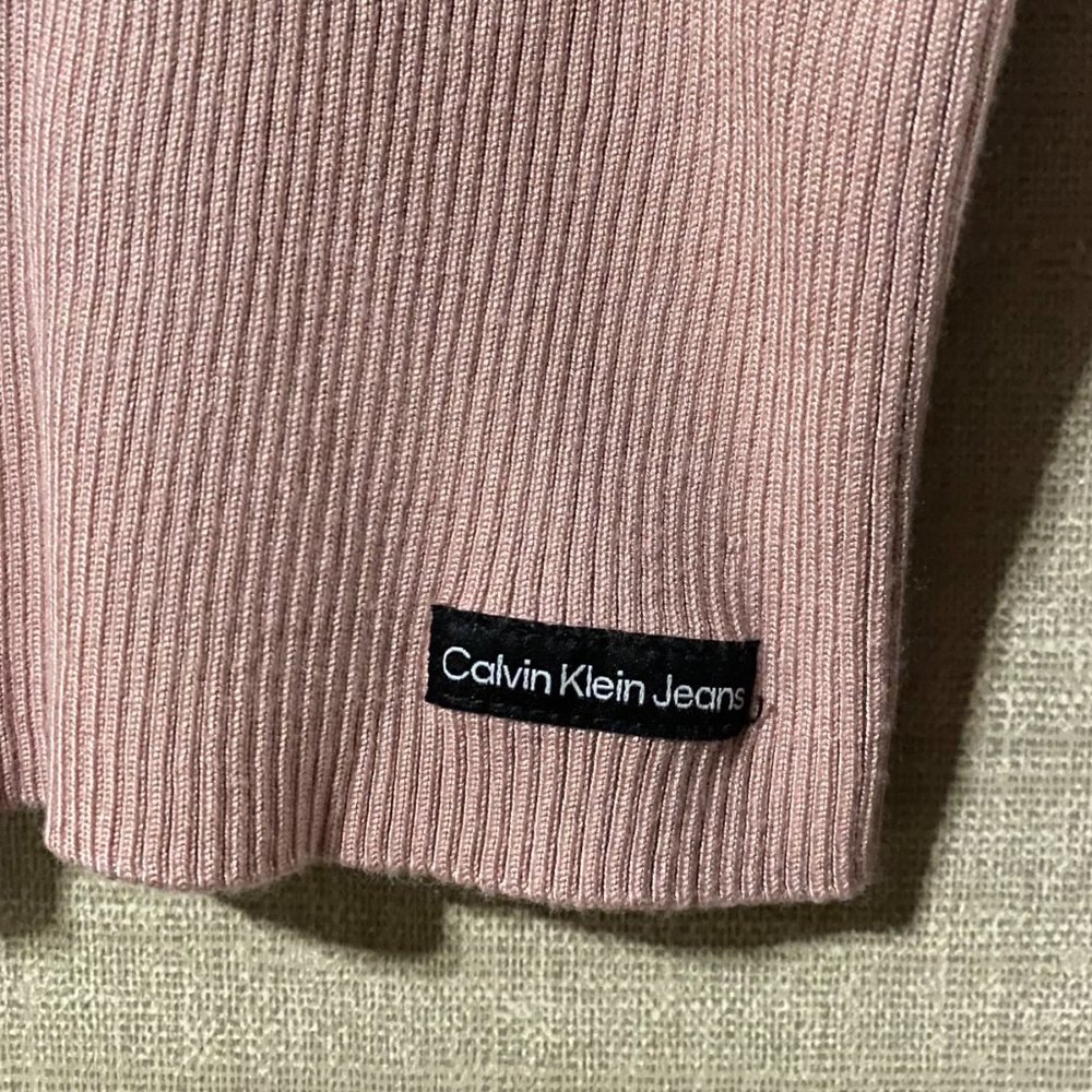 Calvin Klein Jeans light pink ribbed, collared neck, crop top size XS - Picture 3 of 5